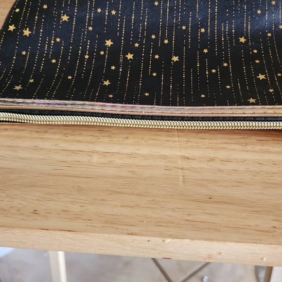 Make up case w/ free gift - Picture 3 of 9